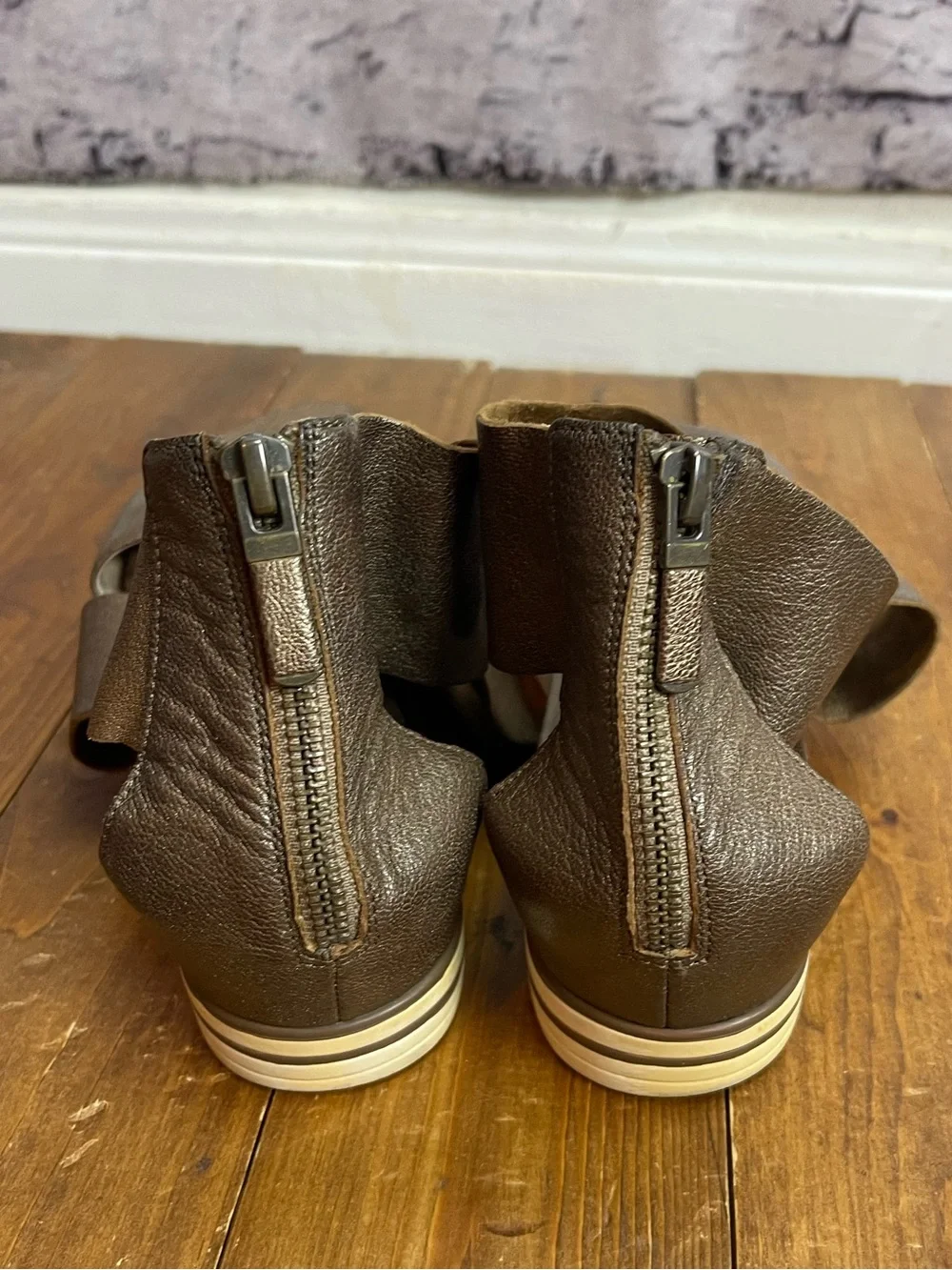 Eileen Fisher sport platform sandals tumbled bronze metallic leather size 9